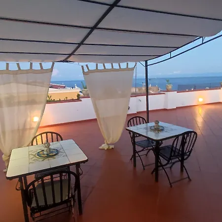 Casa de hóspedes Enzoilnegro Lípara